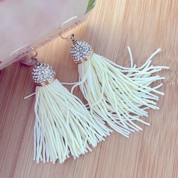 Brand New Lilly Pulitzer Resort White Tassel Earrings Gold Tone Rhinestone Drop - Picture 8 of 12